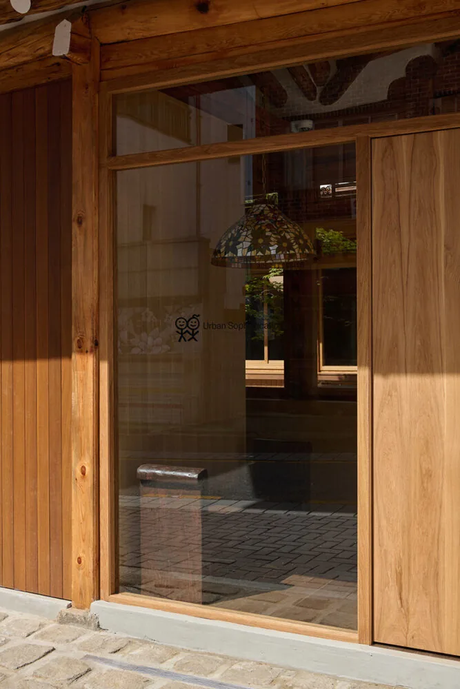 100 Yıllık Hanok'ta Modern Lüks: Seul'de Ev Konforu