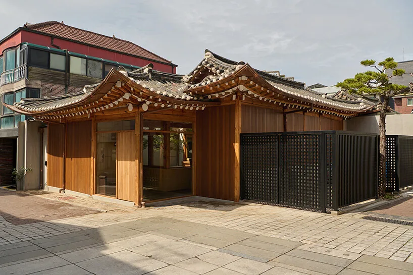 100 Yıllık Hanok’ta Modern Lüks: Seul Mağazası Ev Konforunu Sunuyor