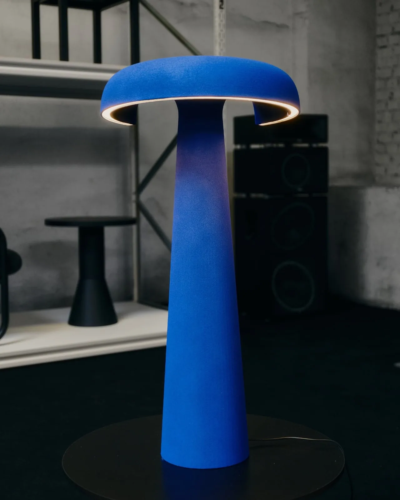 100 Yıllık Kuralı Tersine Çeviren Lamba: Loop Lamp