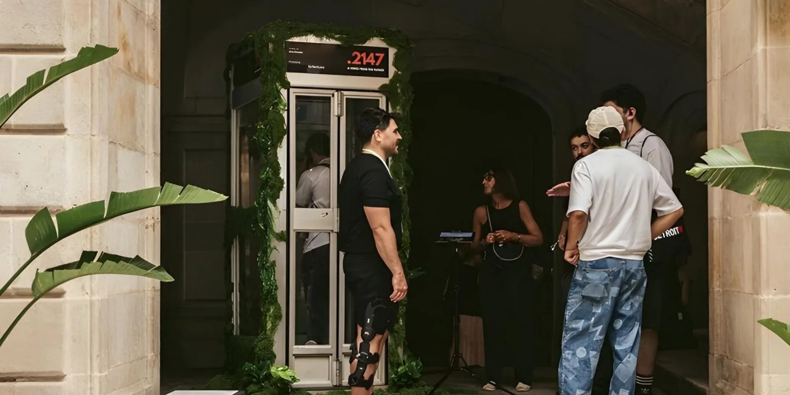2147: Gelecekten Gelen Ses, Ankesörlü Telefonu Yapay Zeka Arayüzüne Dönüştürüyor