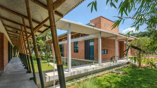 Anjung Evi: Doğayla Bütünleşen Tasarım Manifestosu