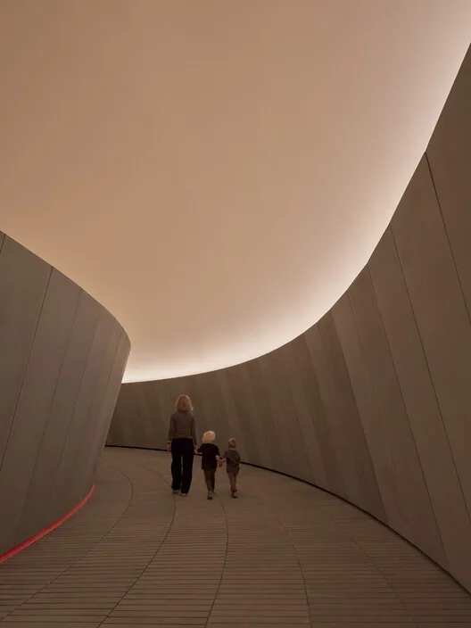Yerin Altında Bir Gökyüzü: Turrell'in Dev Kubbe Enstalasyonu