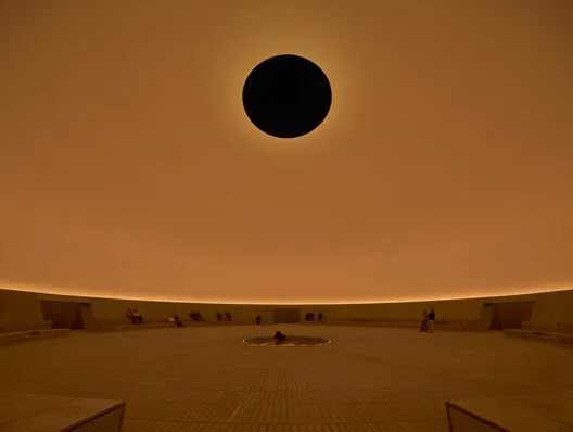 Yerin Altında Bir Gökyüzü: Turrell'in Dev Kubbe Enstalasyonu