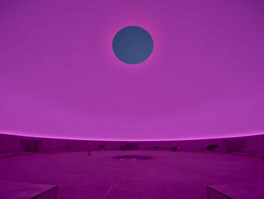 Yerin Altında Bir Gökyüzü: Turrell'in Dev Kubbe Enstalasyonu