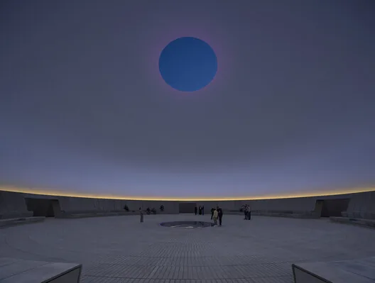 Yerin Altında Bir Gökyüzü: Turrell'in Dev Kubbe Enstalasyonu
