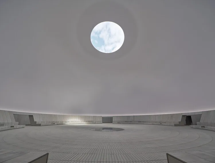 ARoS’un Altında Bir Gökyüzü: James Turrell’in Dev Kubbe Enstalasyonu