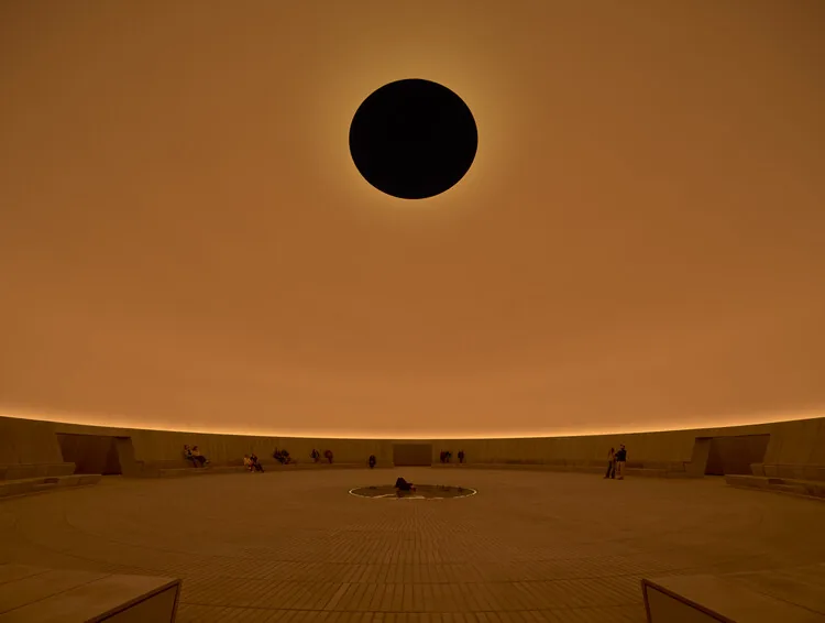 ARoS’un Altında Bir Gökyüzü: James Turrell’in Dev Kubbe Enstalasyonu