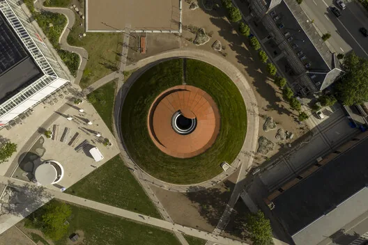 ARoS’un Altında Bir Gökyüzü: James Turrell’in Dev Kubbe Enstalasyonu