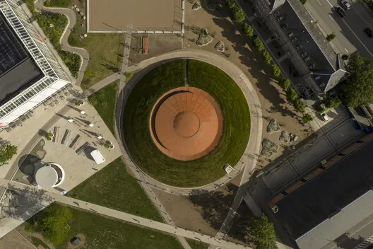 ARoS’un Altında Bir Gökyüzü: James Turrell’in Dev Kubbe Enstalasyonu