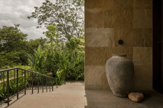 Sandstone House: Bangalore'da Kumtaşıyla Modern Sığınak