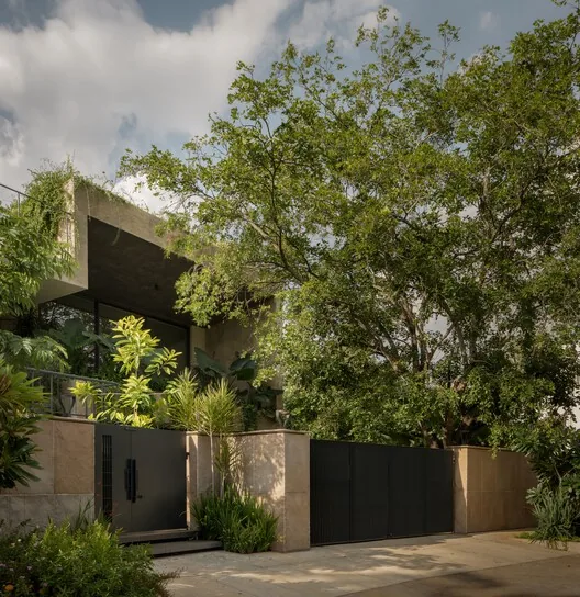 Sandstone House: Bangalore'da Kumtaşıyla Modern Sığınak