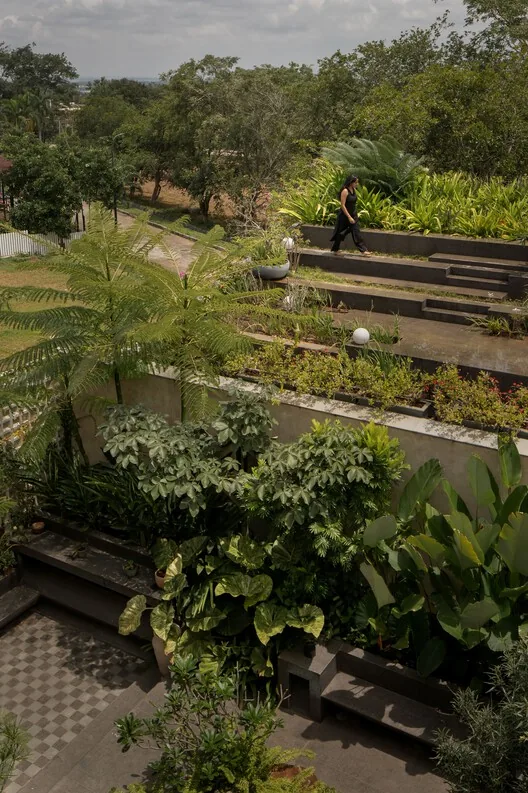 Sandstone House: Bangalore'da Kumtaşıyla Modern Sığınak