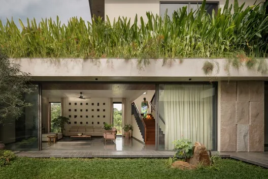 Bangalore’un Kenarında Bir Sığınak: Sandstone House’un Tasarım Felsefesi