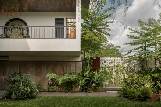 Bangalore’un Kenarında Bir Sığınak: Sandstone House’un Tasarım Felsefesi