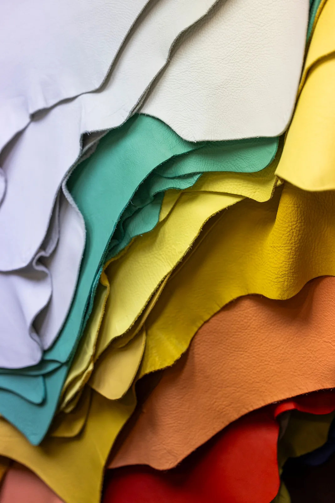 Atık Deri Işığa Dönüşüyor: Beyond Leather Koleksiyonu