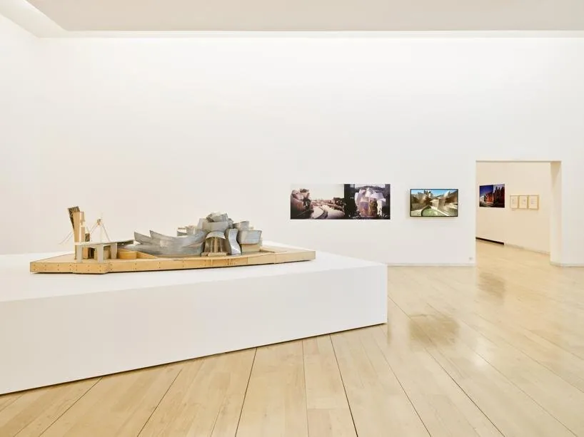 Gehry’nin Portekiz’deki Retrospektifi: Karton Sandalyelerden Eğrisel Şaheserlere
