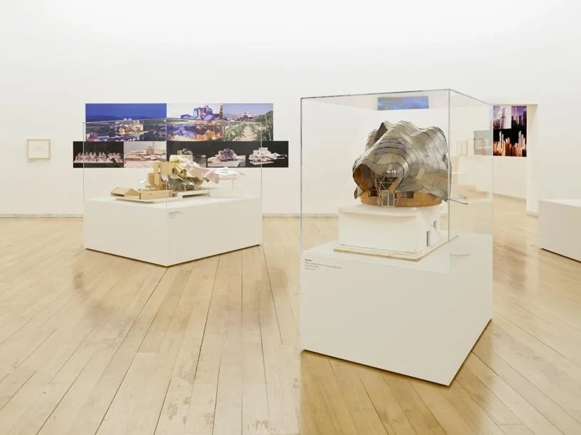 Gehry’nin Portekiz’deki Retrospektifi: Karton Sandalyelerden Eğrisel Şaheserlere