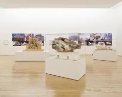Gehry'den Abu Dabi'ye Kumaş Gibi Kıvrılan Sahne: Dar al Funoon