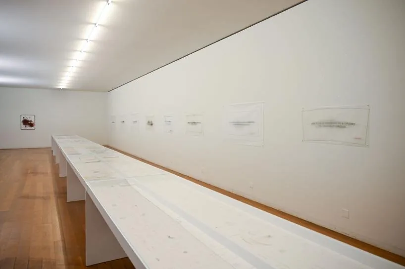 Jenny Holzer'in Dil Plastisitesi: Wrong Answers ve Grafik Tasarım