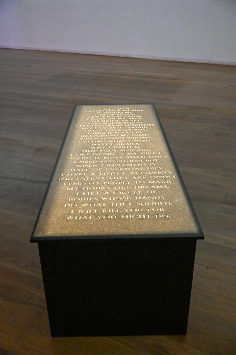 Jenny Holzer'in Dil Plastisitesi: Wrong Answers ve Grafik Tasarım