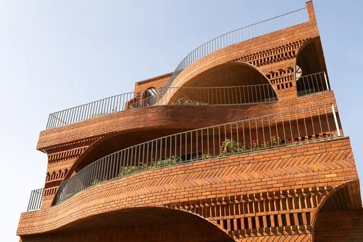 Anthill House: Pasif Tasarımla Sıcak İklimde Serinlik