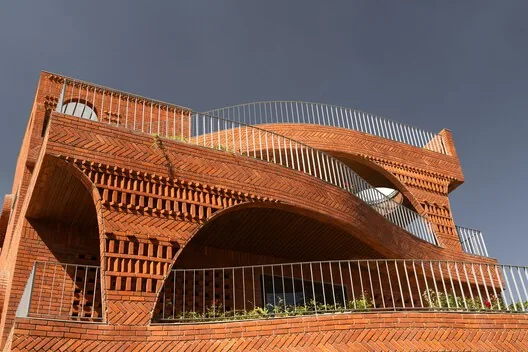 Anthill House: Pasif Tasarımla Sıcak İklimde Serinlik