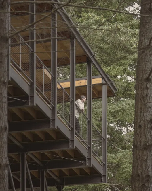 Metabolist Mimarlıktan Esinlenen Düşük Etkili Kabin: Trestle Cabin