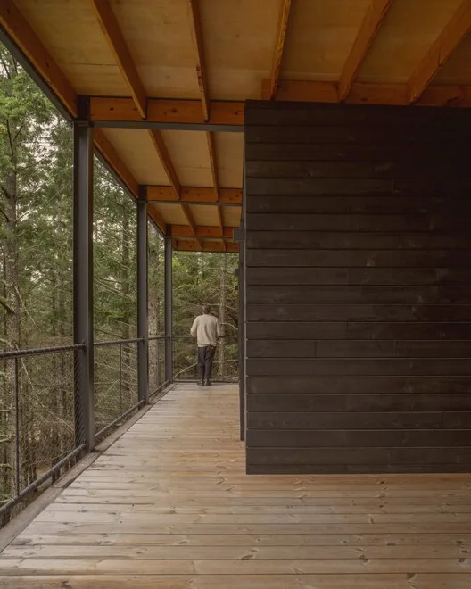 Metabolist Mimarlıktan Esinlenen Düşük Etkili Kabin: Trestle Cabin