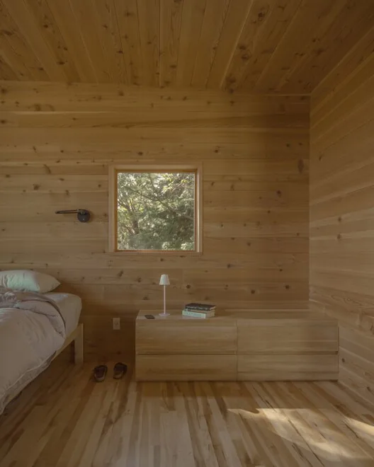 Metabolist Mimarlıktan Esinlenen Düşük Etkili Kabin: Trestle Cabin
