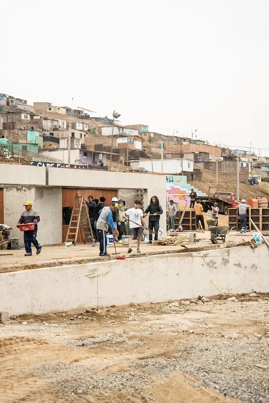 Modüler Okul: Peru'da Sosyal Mimarlık Örneği