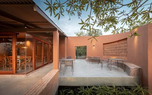 Aile Mirası Modern Tasarımla Buluşuyor: Naya Restaurant Ayutthaya