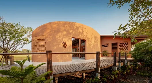 Aile Mirası Modern Tasarımla Buluşuyor: Naya Restaurant Ayutthaya