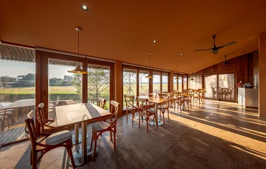 Naya Restaurant Ayutthaya: Aile Mirasını Modern Tasarımla Buluşturan Mekan