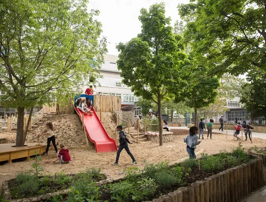 Paris Okulları: İklim Direnci ve Sosyal Adalet İçin Yaşayan Laboratuvar