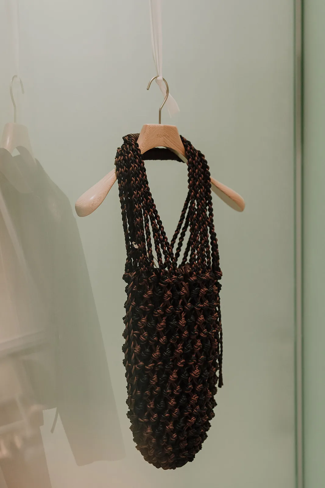 Polonya’da Sadelik: Modüler Butik Tasarımı