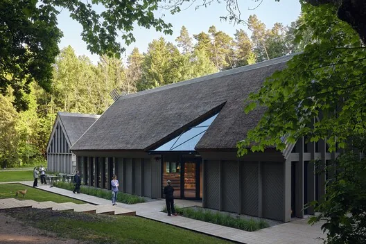 Curonian Kıyısında Tarih ve Modernin Buluşması: Posta Yolu Misafirhanesi