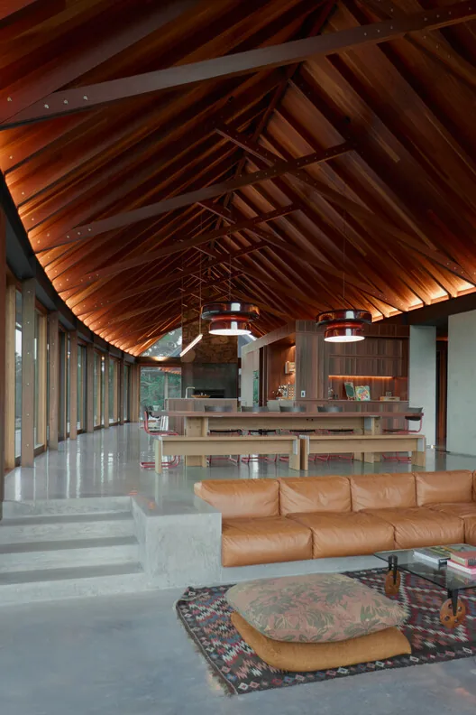 Sekiz Yılın Ardından: Doğayla Kucaklaşan Saddleback Mountain House