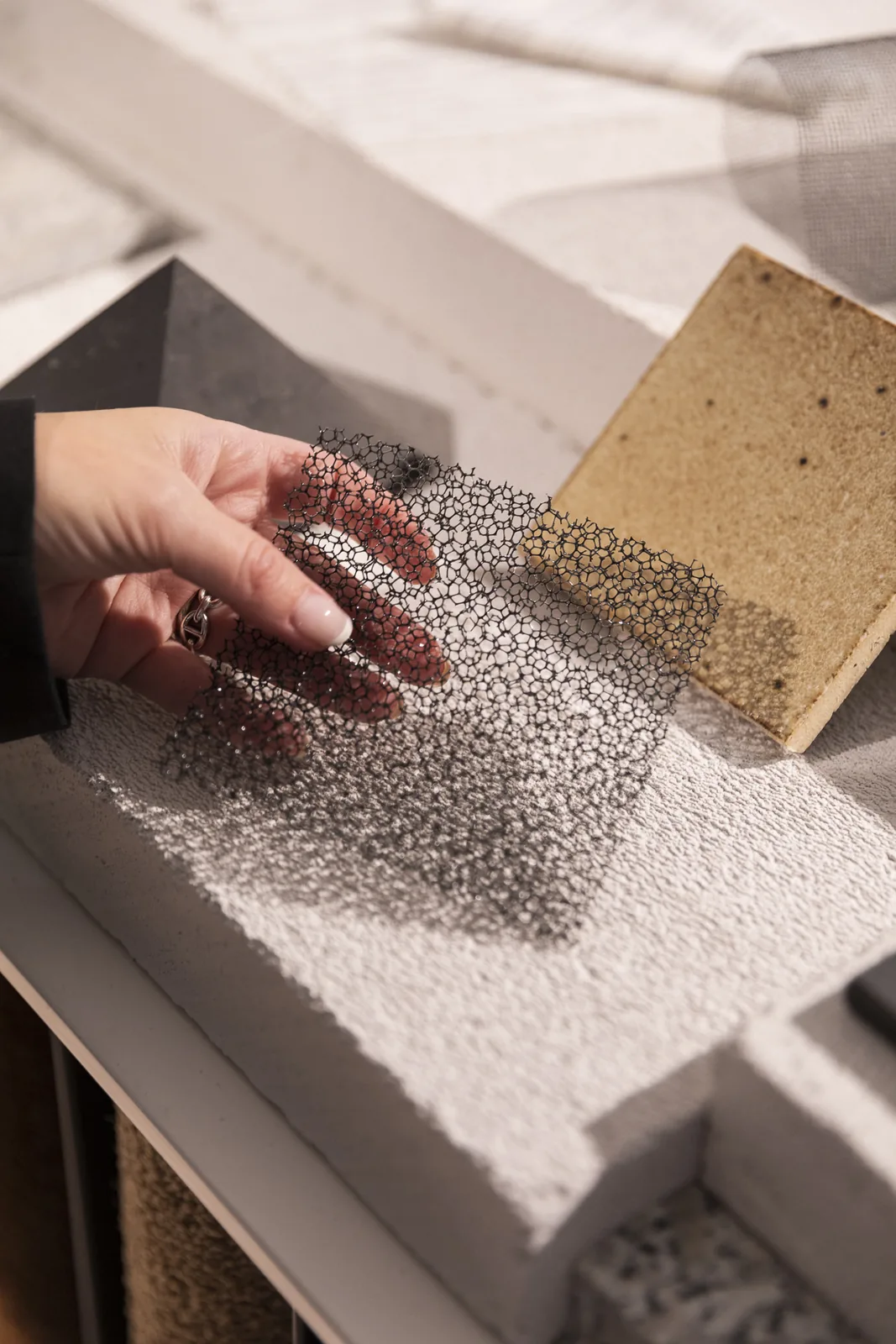 Superflex: ege Carpets'ın Modüler Halısı Şekil ve Duyuyu Buluşturuyor