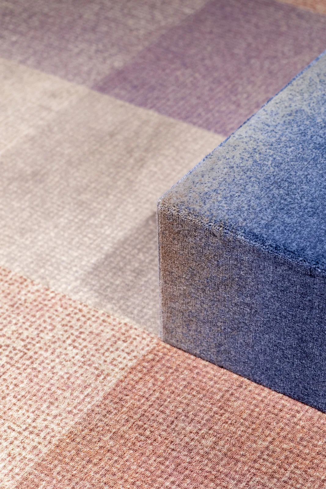 Superflex: ege Carpets'ın Modüler Halısı Şekil ve Duyuyu Buluşturuyor