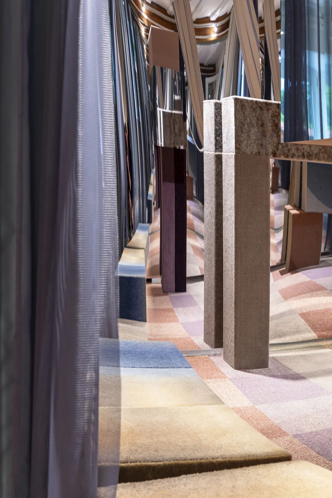 Superflex: ege Carpets'ın Modüler Halısı Şekil ve Duyuyu Buluşturuyor
