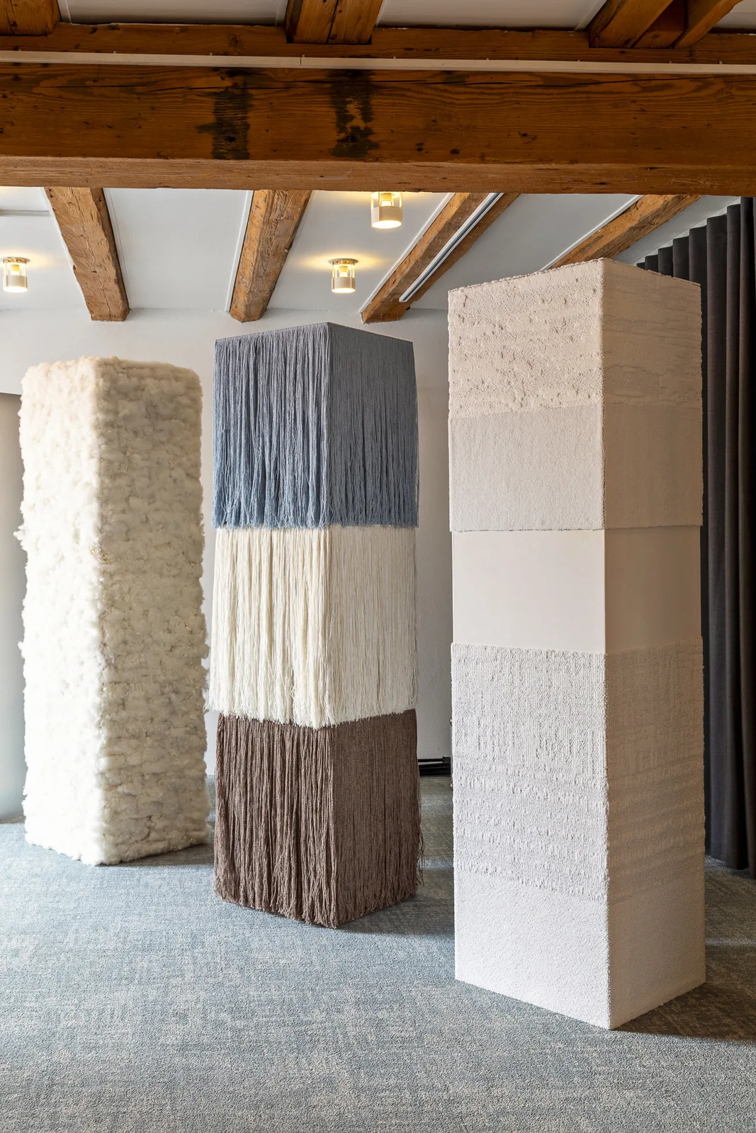 Superflex: ege Carpets'ın Modüler Halısı Şekil ve Duyuyu Buluşturuyor