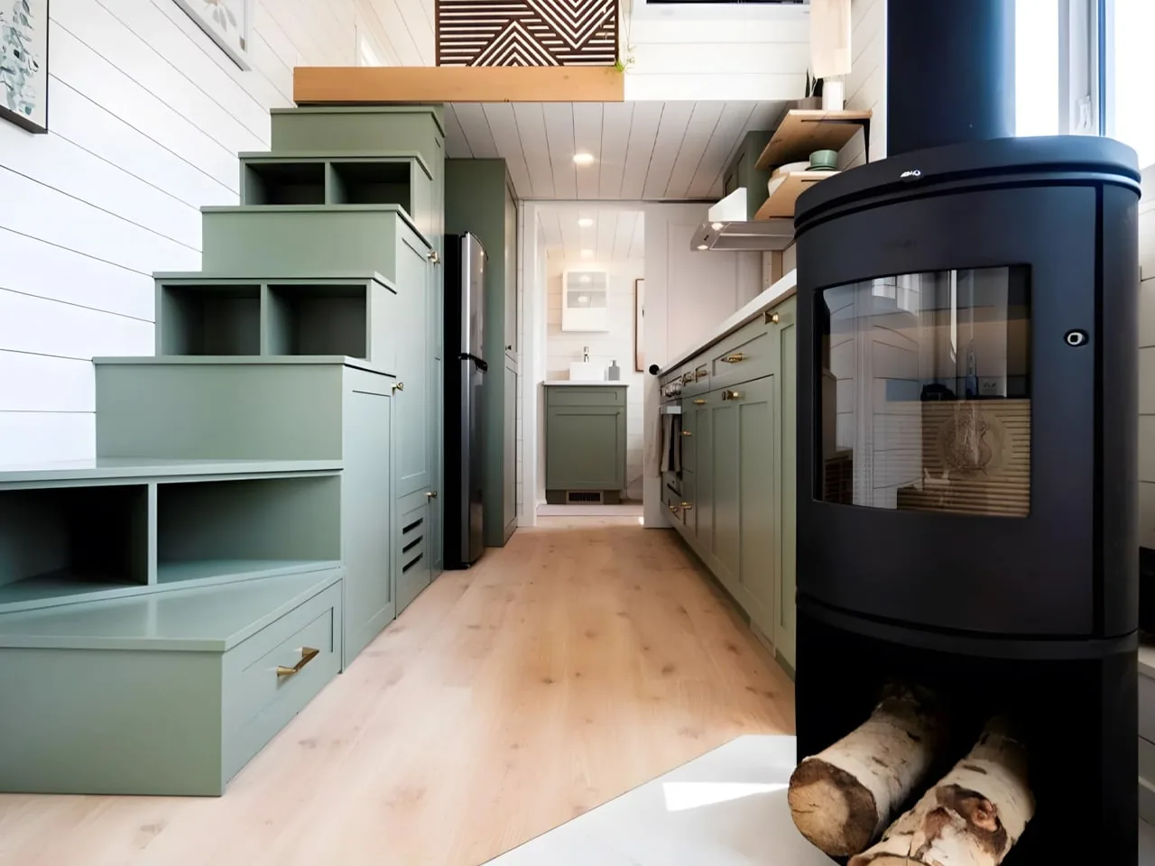 368 Metrekarelik Tiny House: Murphy Yatak, Yakma Tuvalet ve Dahası