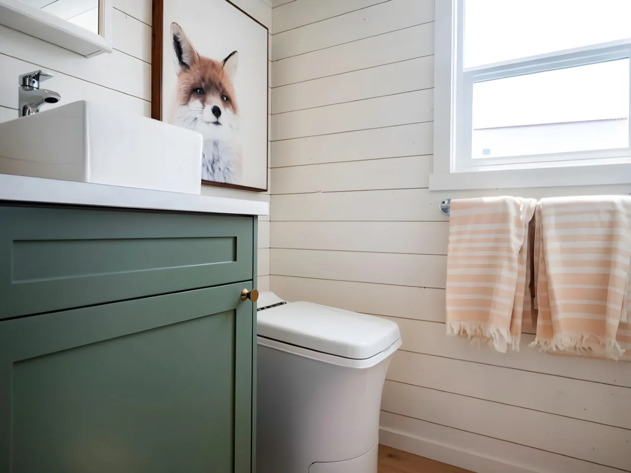 Tiny House Smidge: 30 Metrede Murphy Yatak ve Yakma Tuvalet