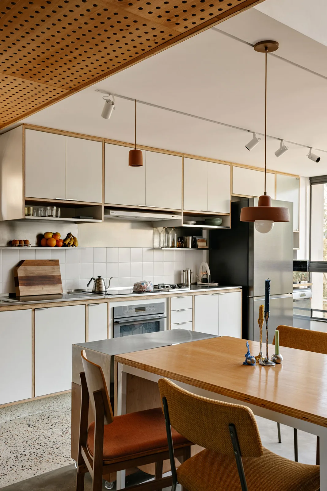 538 Metrekarede Akıllı Tasarım: Studio Papaya’dan Küçük Apartmana Büyük Dokunuş