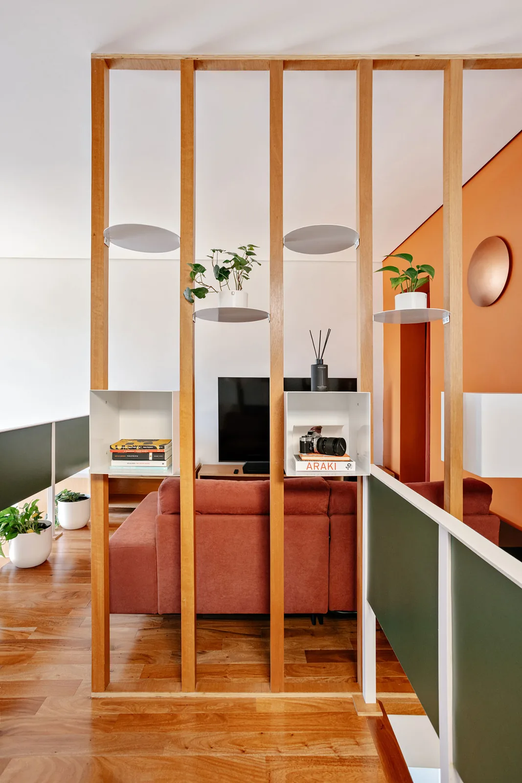 538 Metrekarede Akıllı Tasarım: Studio Papaya’dan Küçük Apartmana Büyük Dokunuş