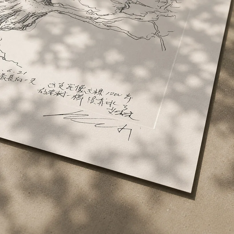 Ai Weiwe
Kaynak: Designboom | Yayın Tarihi: 29 Temmuz 2026
![Ai Weiwei'nin 50 Yıl Sonraki İlk Çizimi: Ölen Bir Ağaç