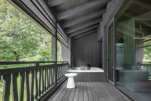 Amonti Chalets: Alpler’de Geleneksel ve Modernin Kusursuz Dansı