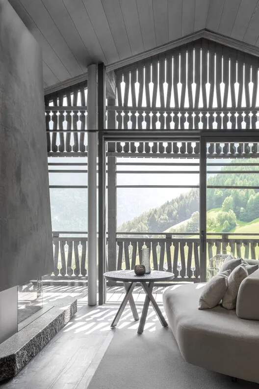 Amonti Chalets: Alpler'de Geleneksel ile Modernin Dansı