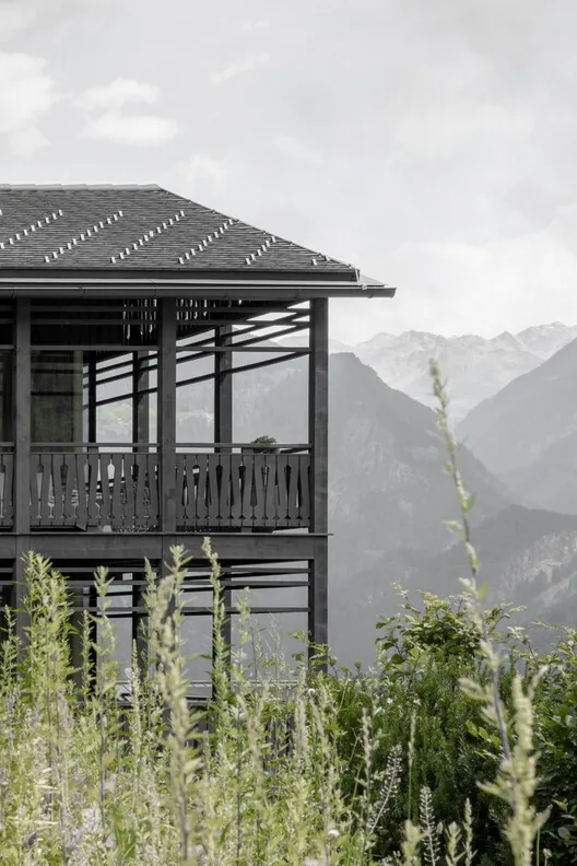 Amonti Chalets: Alpler’de Geleneksel ve Modernin Kusursuz Dansı