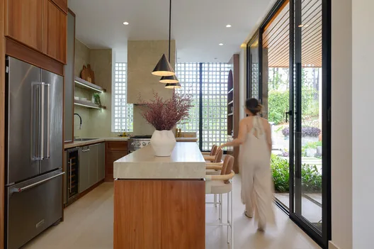 Doğayla Bütünleşen Ev: Dominik'te L.A. House